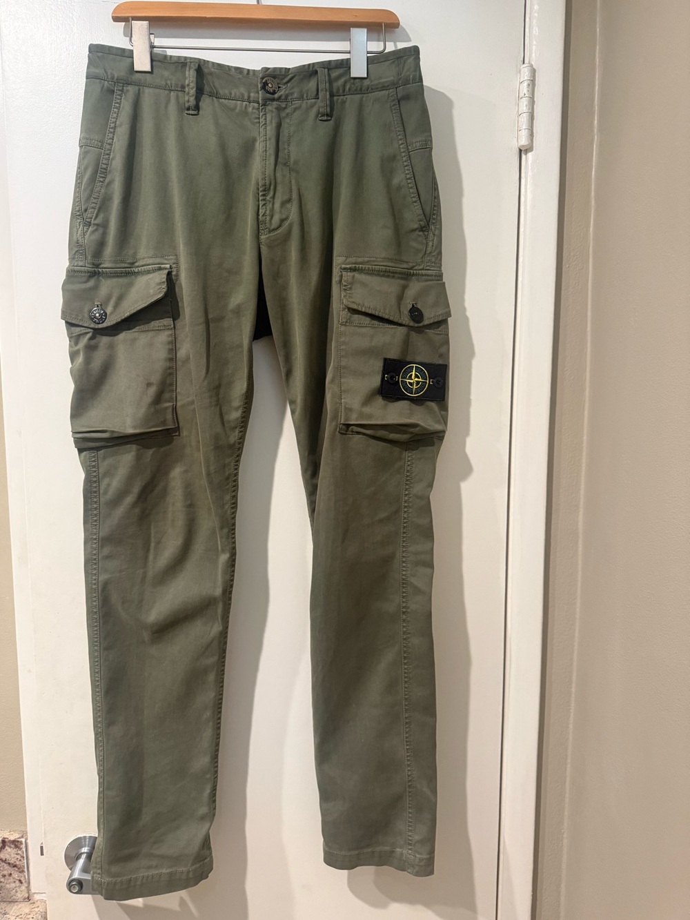 Stone Island Men’s Supima Cotton Cargo Pants (Army Green, M-30US)